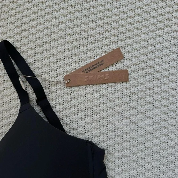 NWT SKIMS Classic Black Women's Bra - Picture 4 of 6